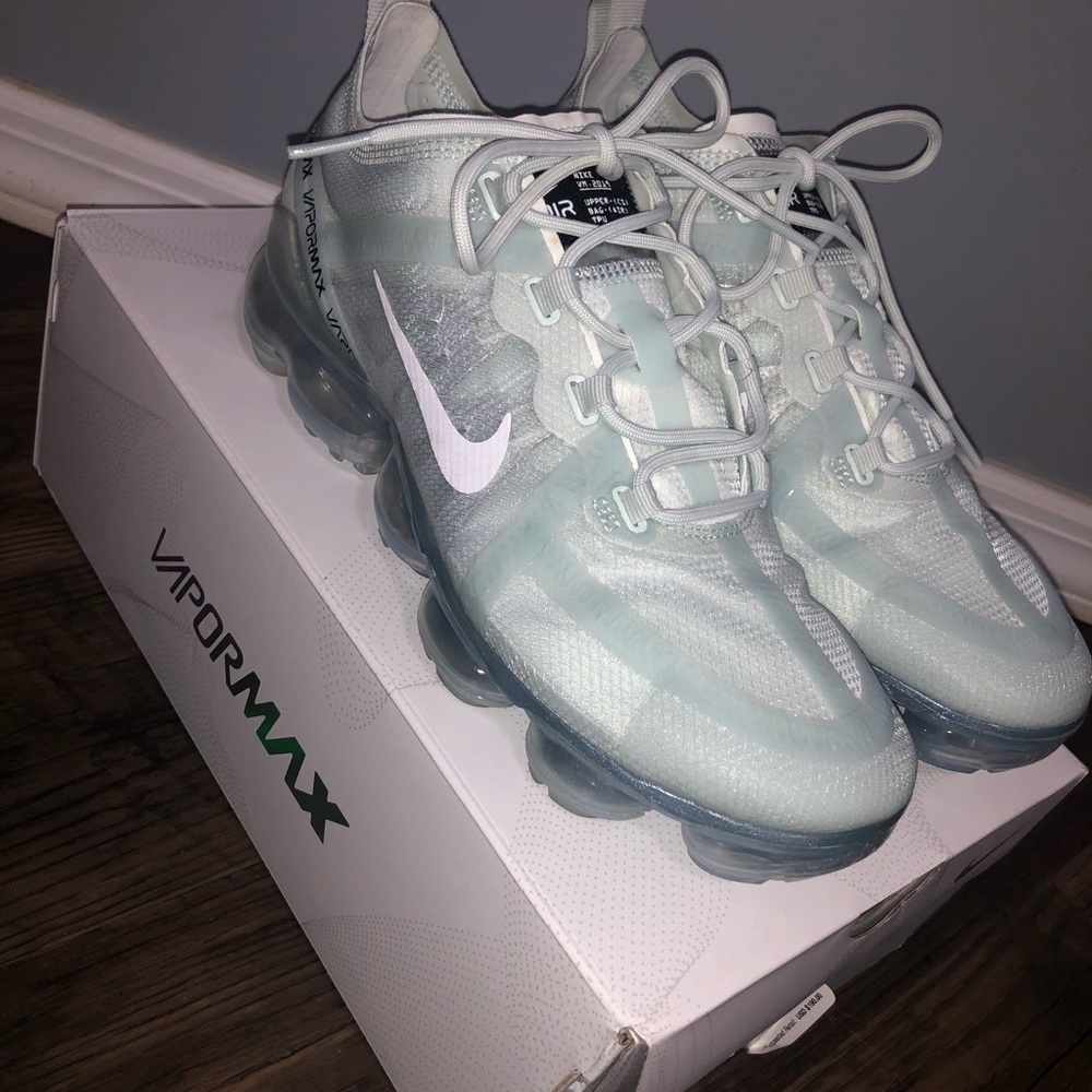 Women’s size 8 VaporMax